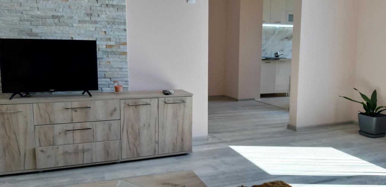 Lux Apartman Čačak Zewnętrze zdjęcie